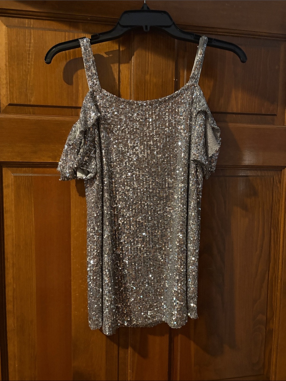 Cable & Gauge Silver Sequin Ruffle Cold Shoulder Camisole - Picture 4 of 6